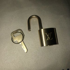 🤩🤩🤩LOUIS VUITTON LOCK AND KEY🌼🌼🌼🌼